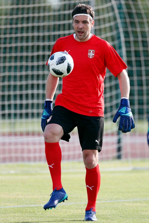 Goleiro da Sérvia é o segundo mais alto da história das Copas